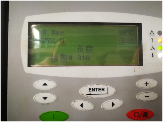 由于油品問(wèn)題導(dǎo)致油氣分離器壓差高，空壓機(jī)潤(rùn)滑油結(jié)膠，油濾堵塞，機(jī)器高溫報(bào)警(圖2)