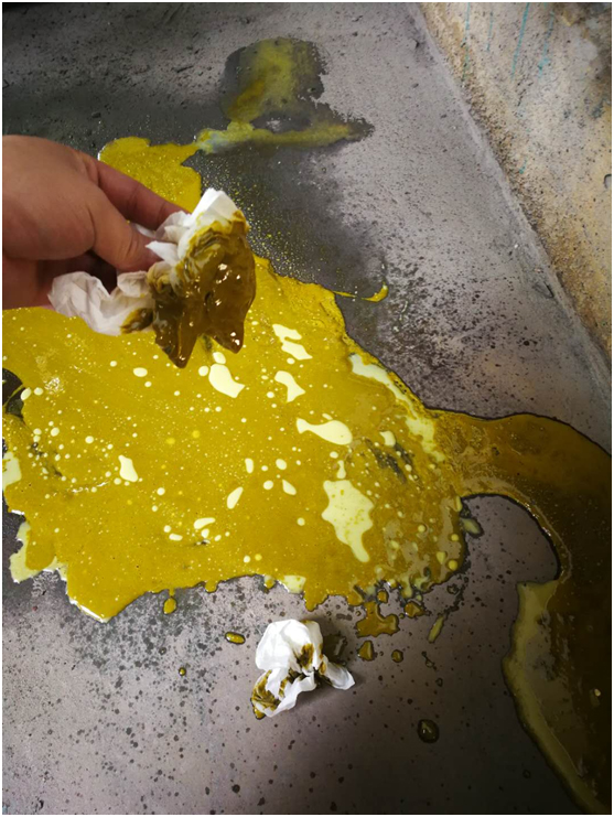 油氣分離器使用過(guò)程中因壓差過(guò)高被擊穿，造成跑油，油分配料不匹配造成壓差過(guò)高(圖2)